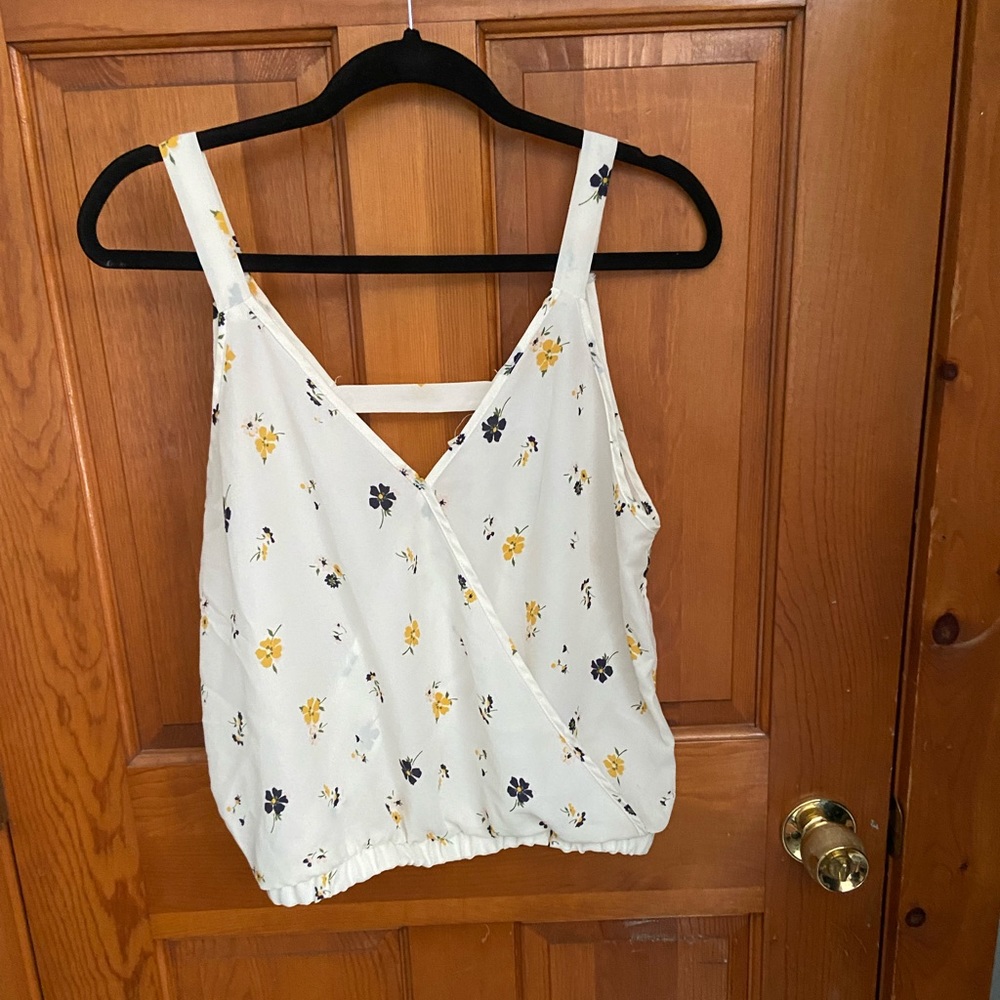 White floral blouse. Size MEDIUM. Worn once.